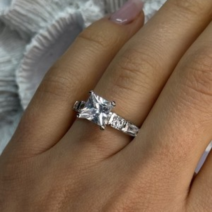 925 Sterling Silver CZ Ring Size 7.5