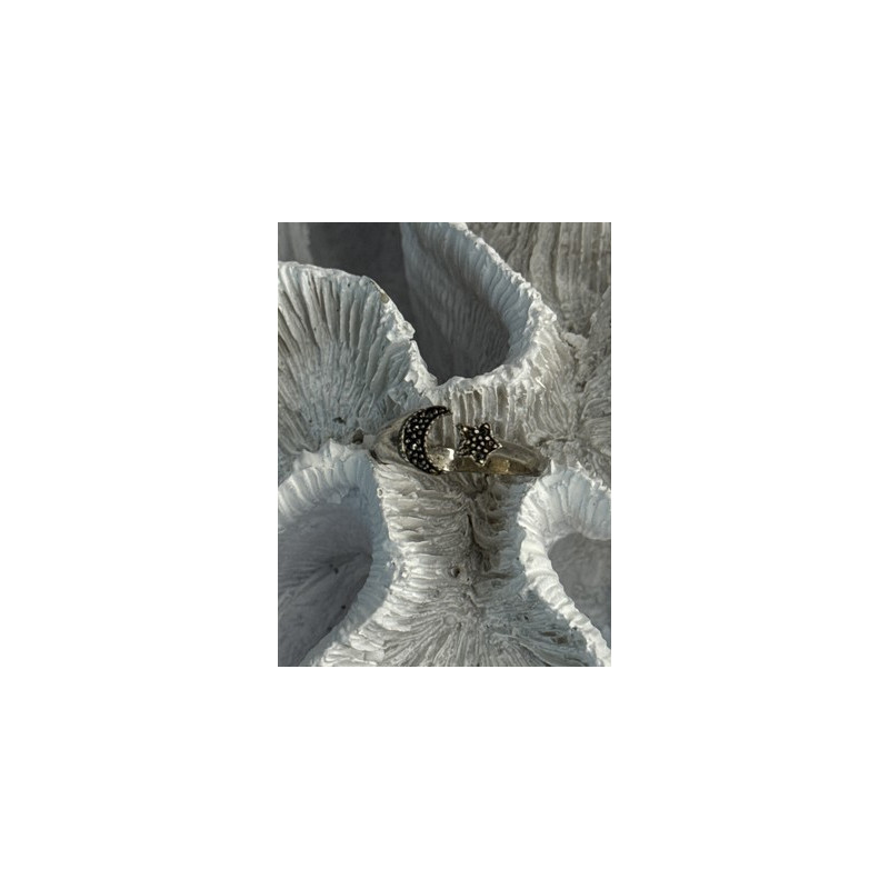 925 Sterling Silver Moon & Star Marcasite Ring Size 8