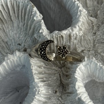 925 Sterling Silver Moon & Star Marcasite Ring Size 8