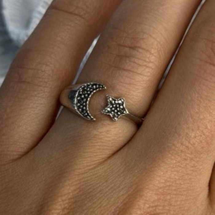 925 Sterling Silver Moon & Star Marcasite Ring Size 8