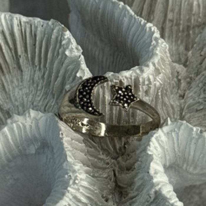 925 Sterling Silver Moon & Star Marcasite Ring Size 8