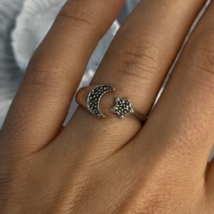 925 Sterling Silver Moon & Star Marcasite Ring Size 8
