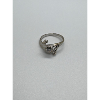 14K WHITE GOLD DIAMONDS RING SIZE 5.5