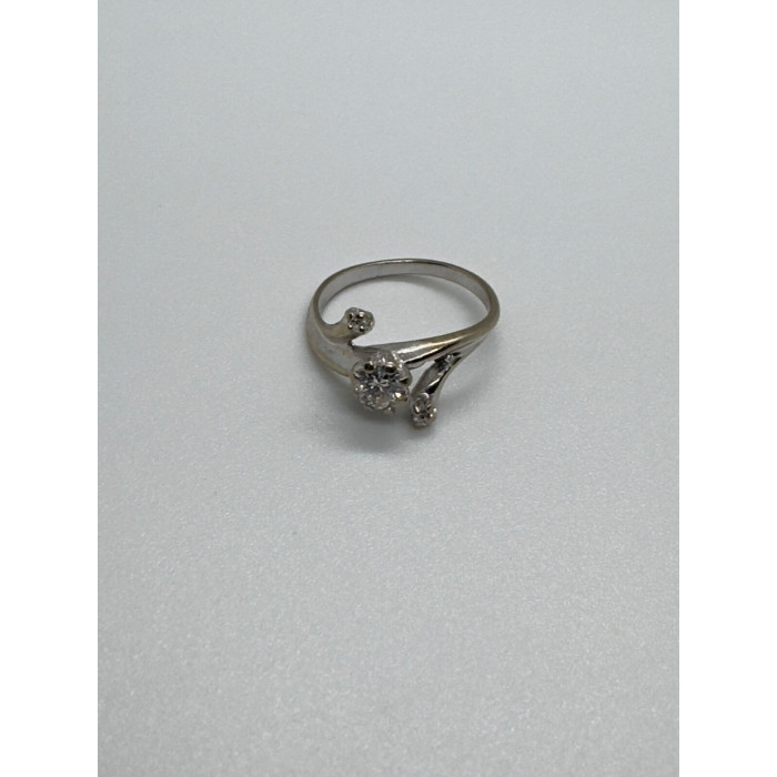 14K WHITE GOLD DIAMONDS RING SIZE 5.5