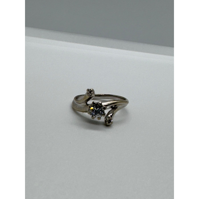 14K WHITE GOLD DIAMONDS RING SIZE 5.5