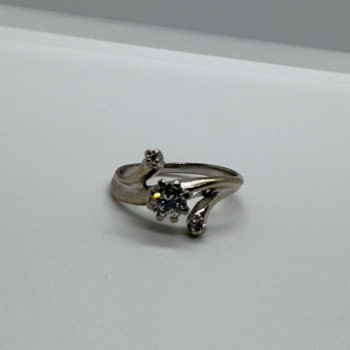 14K White Gold Diamonds Ring Size 5.5