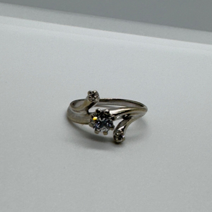 14K White Gold Diamonds Ring Size 5.5