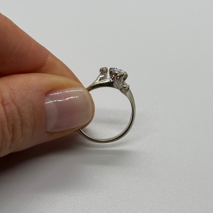 14K White Gold Diamonds Ring Size 5.5