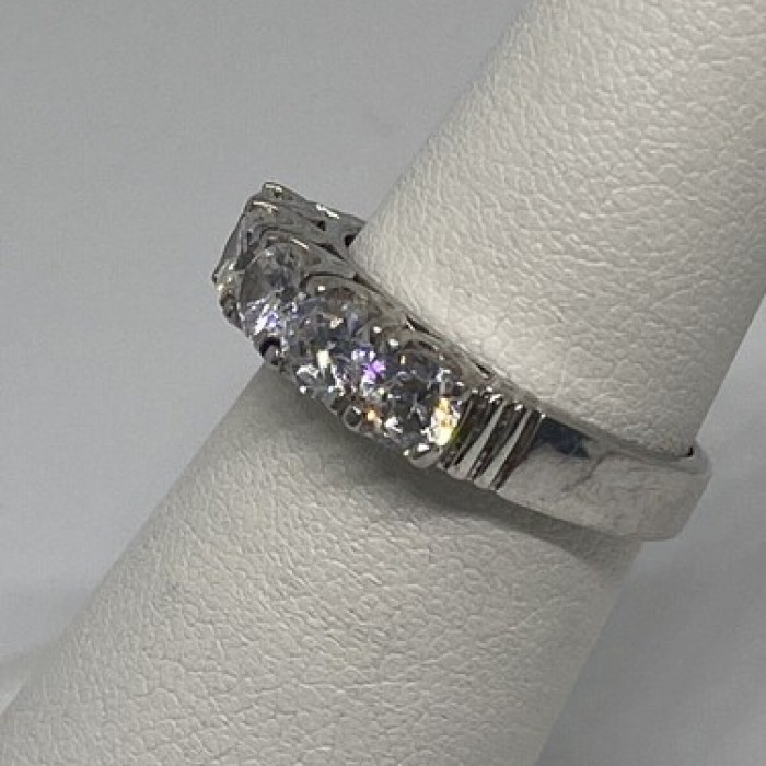 925 Sterling Silver CZ Ring Size 6