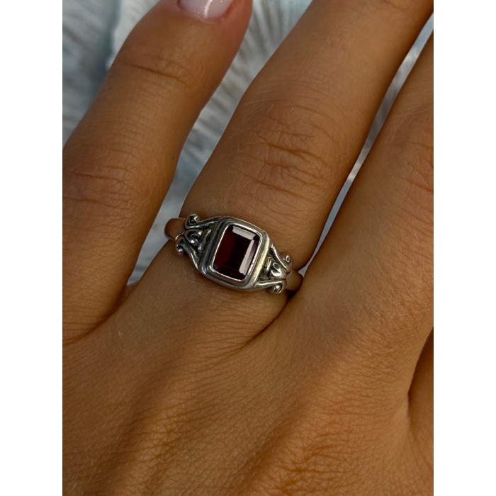 Vintage 925 Sterling Silver Garnet Ring Size 7