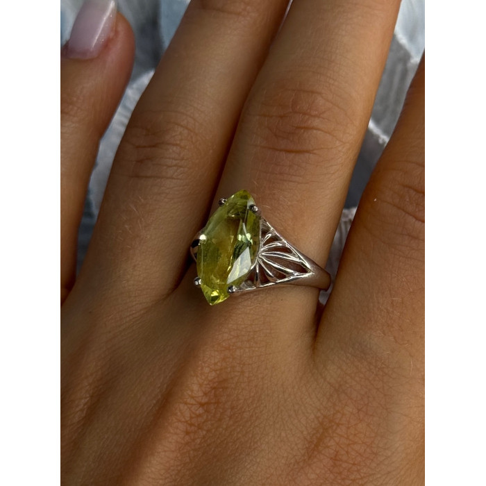 925 Sterling Silver Peridot Ring Size 9.5