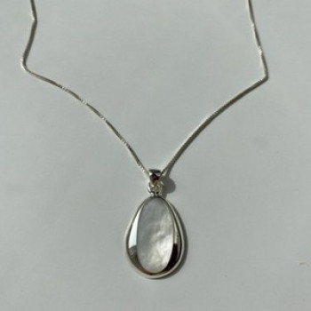 925 Sterling Silver Mother of Pearl Chain With Pendant Italy