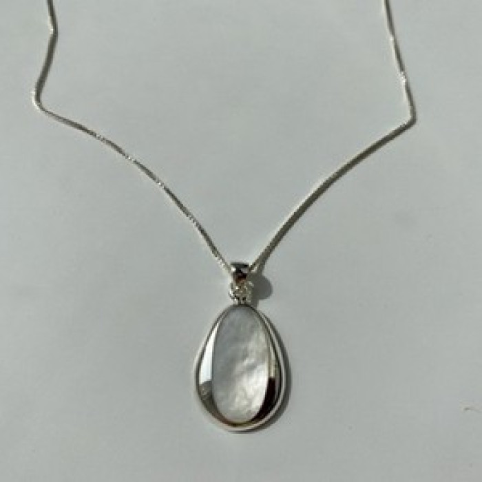 925 Sterling Silver Mother of Pearl Chain With Pendant Italy