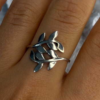 925 Sterling Silver Leaves Ring Size 9