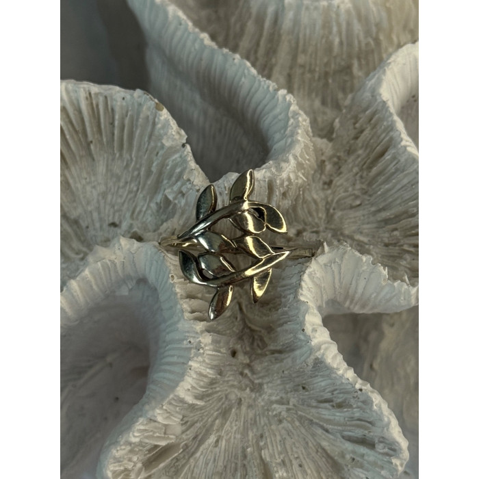 925 Sterling Silver Leaves Ring Size 9