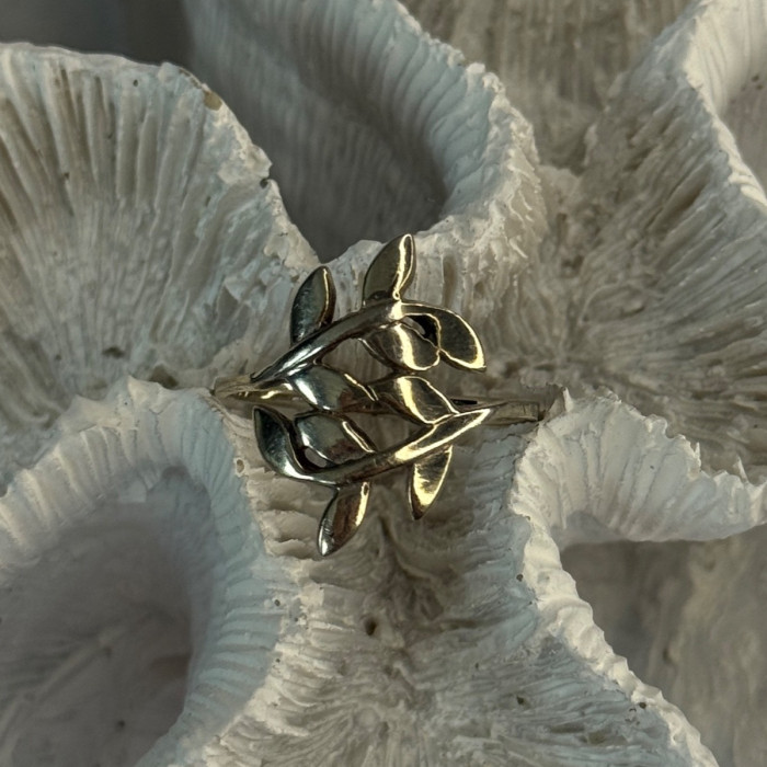 925 Sterling Silver Leaves Ring Size 9