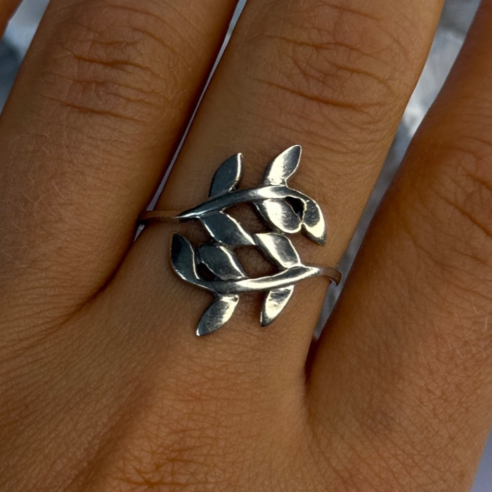 925 Sterling Silver Leaves Ring Size 9
