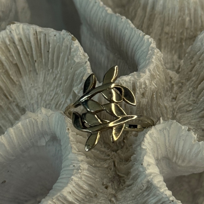 925 Sterling Silver Leaves Ring Size 9