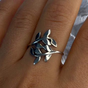 925 Sterling Silver Leaves Ring Size 9