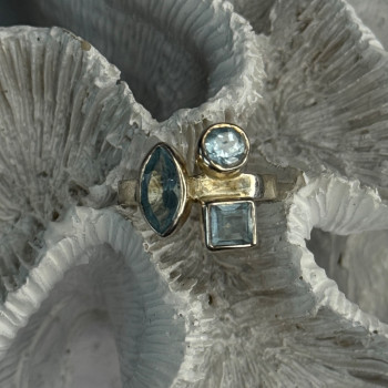 925 Sterling Silver Blue Topaz Ring Size 7