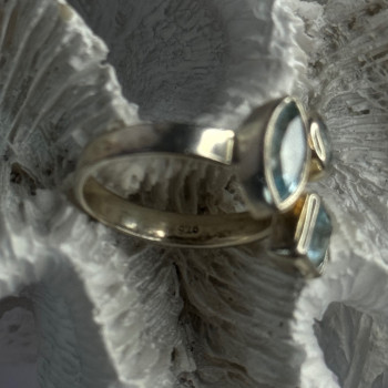 925 Sterling Silver Blue Topaz Ring Size 7