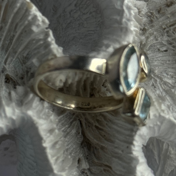 925 Sterling Silver Blue Topaz Ring Size 7