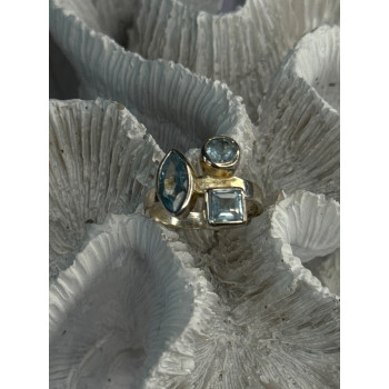 925 Sterling Silver Blue Topaz Ring Size 7