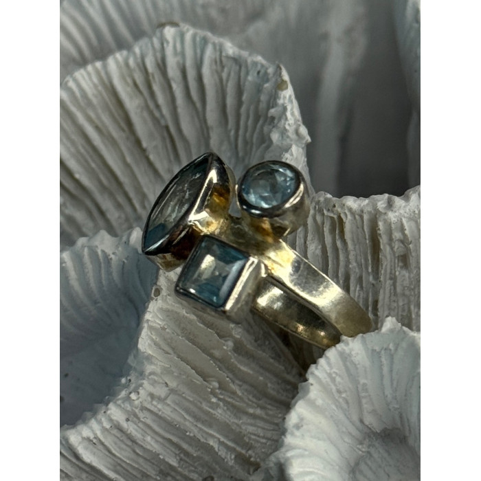 925 Sterling Silver Blue Topaz Ring Size 7