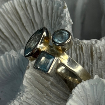 925 Sterling Silver Blue Topaz Ring Size 7