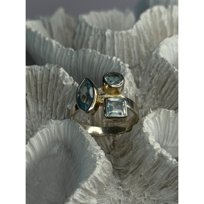 925 Sterling Silver Blue Topaz Ring Size 7