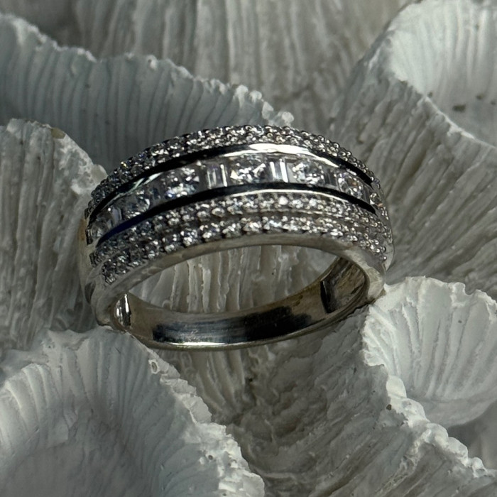 Beautiful Design 925 Sterling Silver Cz Ring Size 11