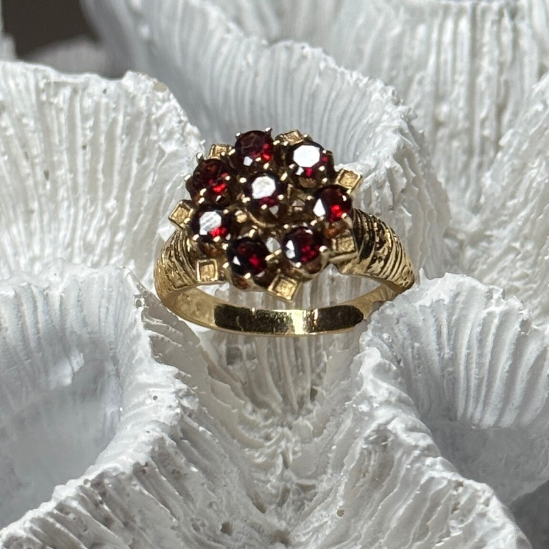 14K Yellow Gold Ring Garnet Flower Size 5