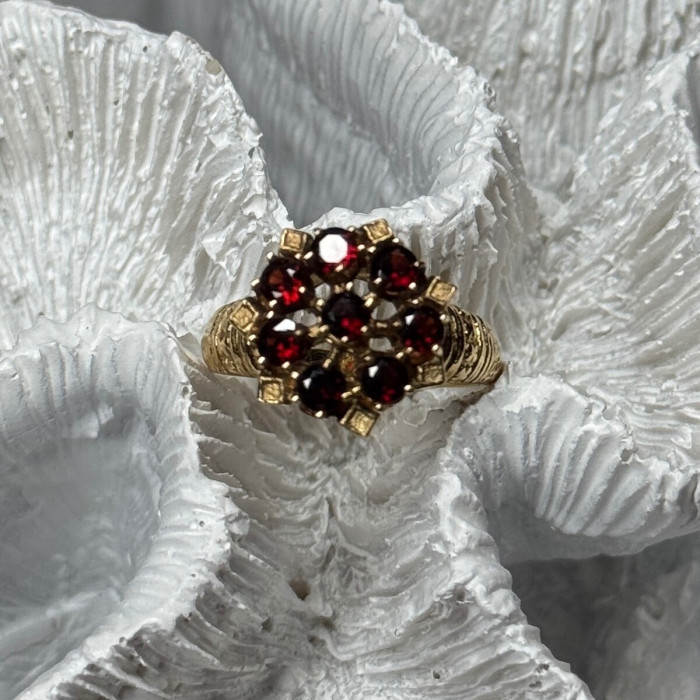 14K Yellow Gold Ring Garnet Flower Size 5