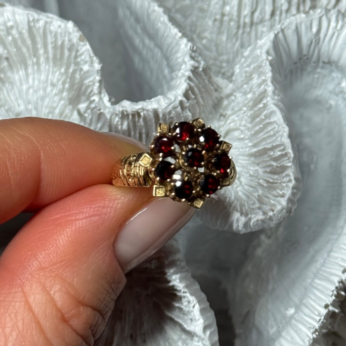 14K Yellow Gold Ring Garnet Flower Size 5