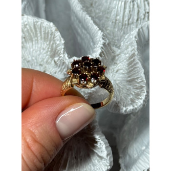 14K YELLOW GOLD RING GARNET FLOWER SIZE 5