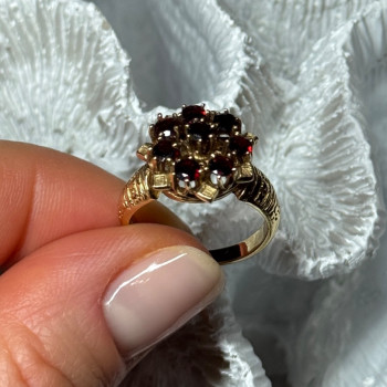 14K Yellow Gold Ring Garnet Flower Size 5