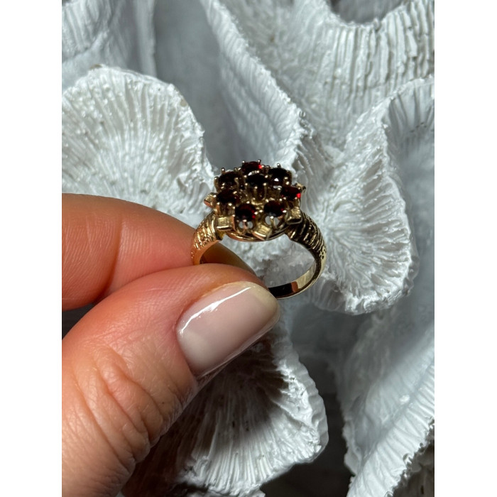 14K YELLOW GOLD RING GARNET FLOWER SIZE 5