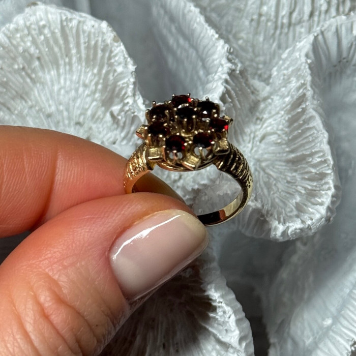 14K Yellow Gold Ring Garnet Flower Size 5