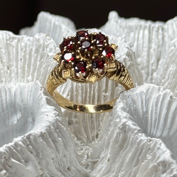14K Yellow Gold Ring Garnet Flower Size 5