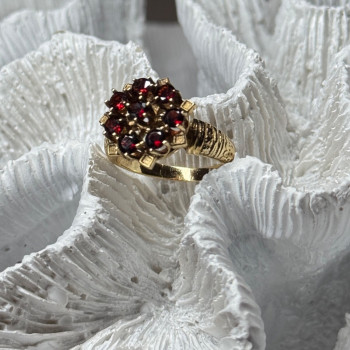14K Yellow Gold Ring Garnet Flower Size 5