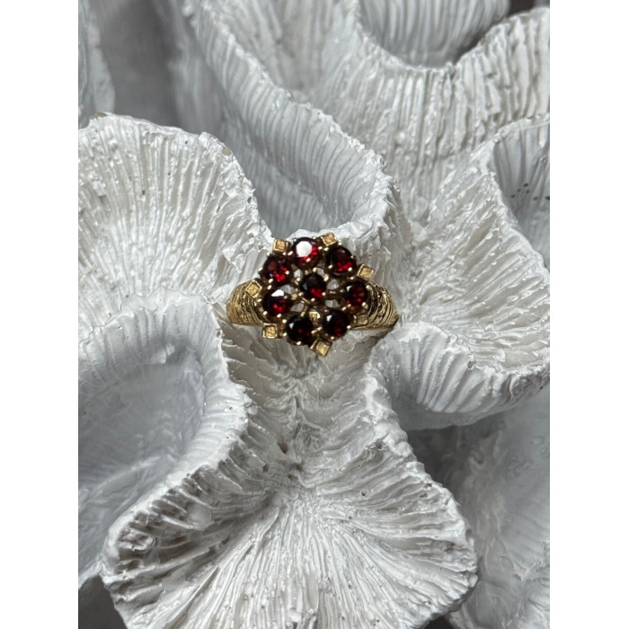 14K YELLOW GOLD RING GARNET FLOWER SIZE 5