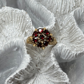 14K Yellow Gold Ring Garnet Flower Size 5
