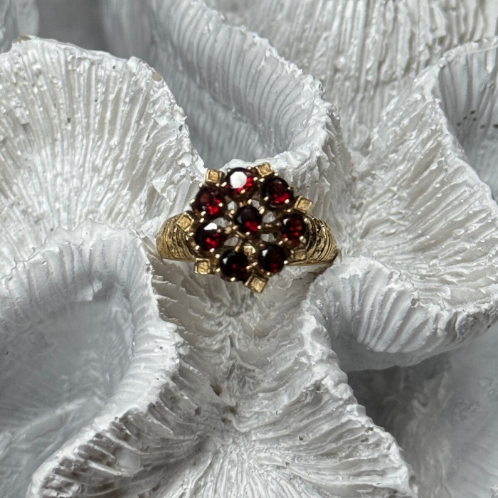 14K Yellow Gold Ring Garnet Flower Size 5
