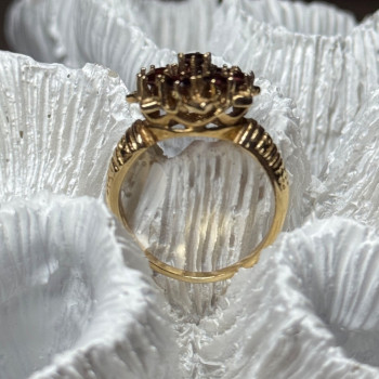 14K Yellow Gold Ring Garnet Flower Size 5