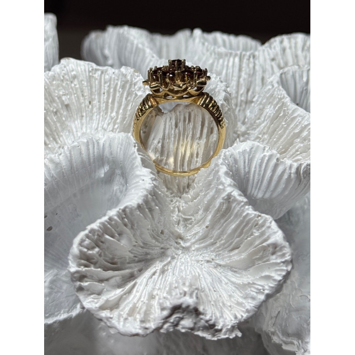 14K YELLOW GOLD RING GARNET FLOWER SIZE 5