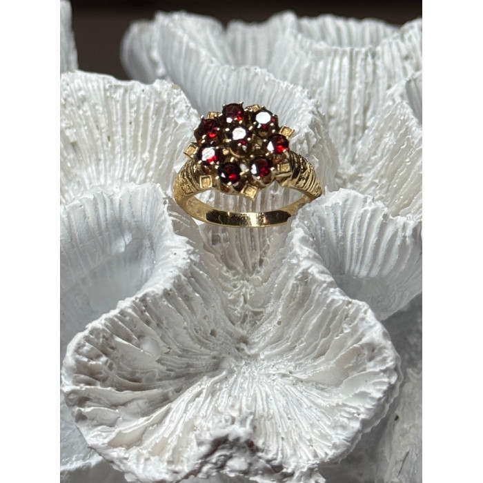 14K YELLOW GOLD RING GARNET FLOWER SIZE 5