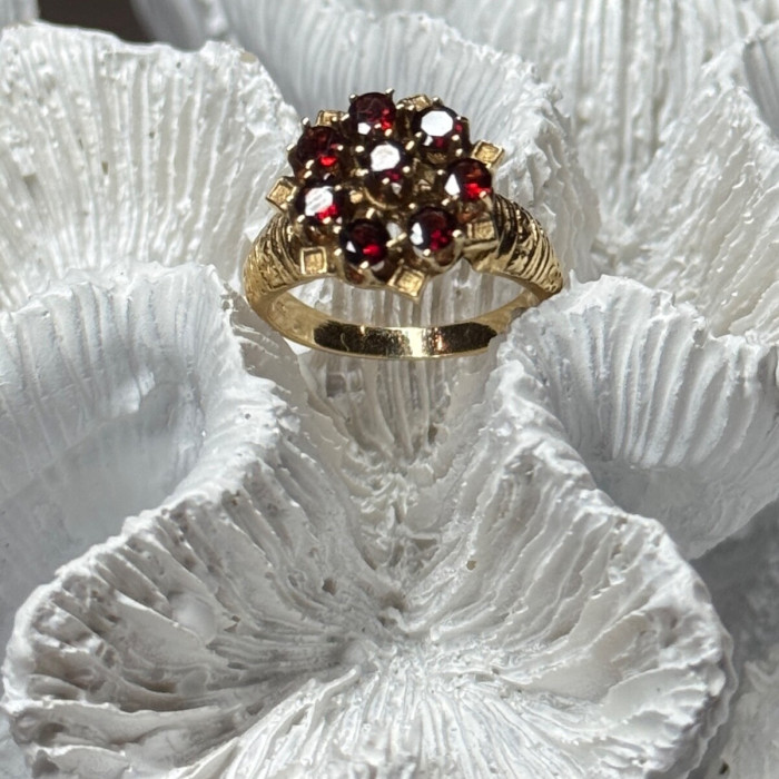 14K Yellow Gold Ring Garnet Flower Size 5
