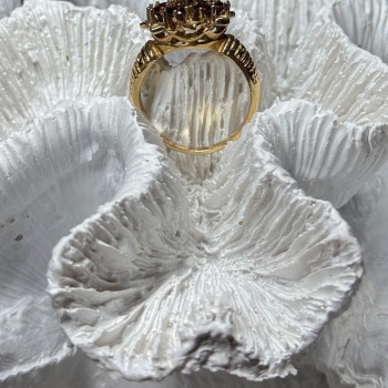 14K Yellow Gold Ring Garnet Flower Size 5
