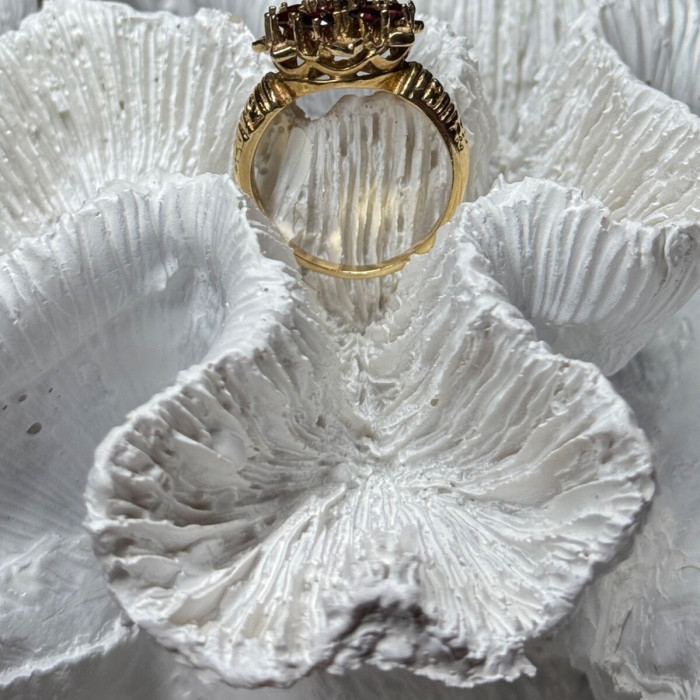 14K Yellow Gold Ring Garnet Flower Size 5