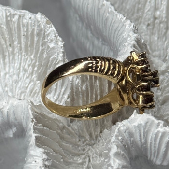14K Yellow Gold Ring Garnet Flower Size 5